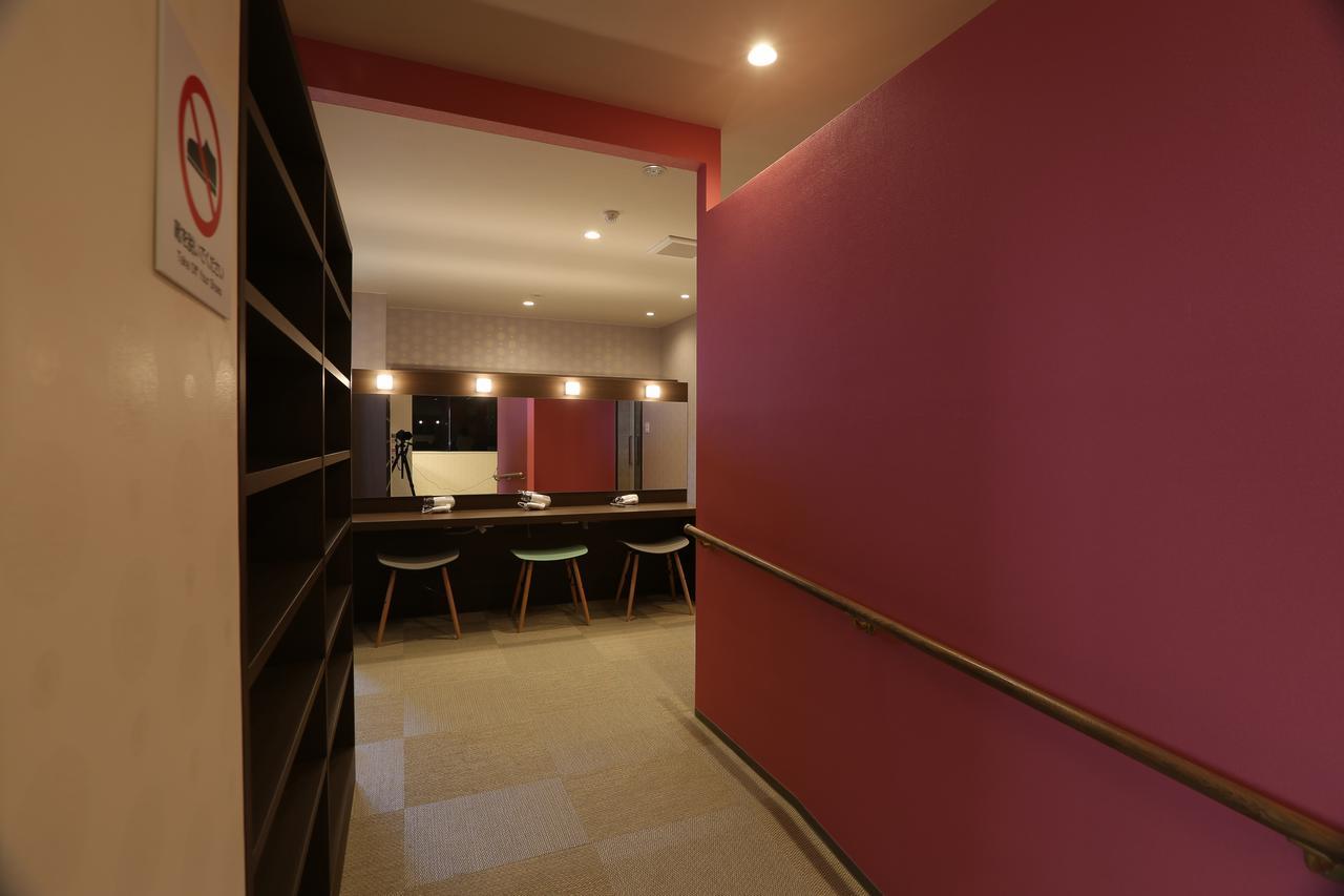 Hostel Spica Fukuoka  Exteriör bild